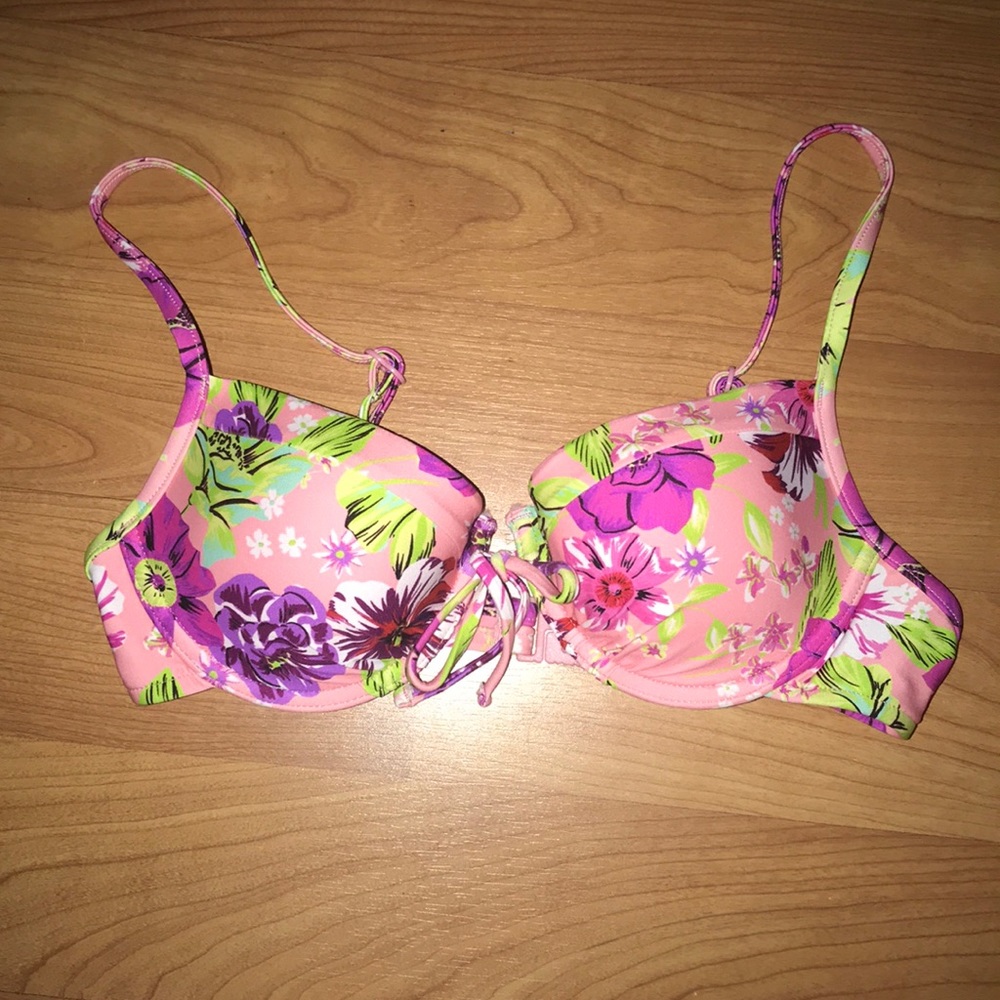 Brand new fun floral bikini top